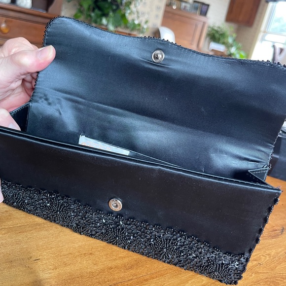 Vintage 1980s black beaded and sequinned clutch in excellent condition - Picture 7 of 7